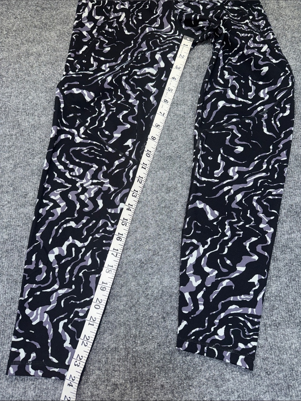 Sweaty Betty Power 7/8 Black & Gray Abstract Print Jeggings - Picture 3 of 7